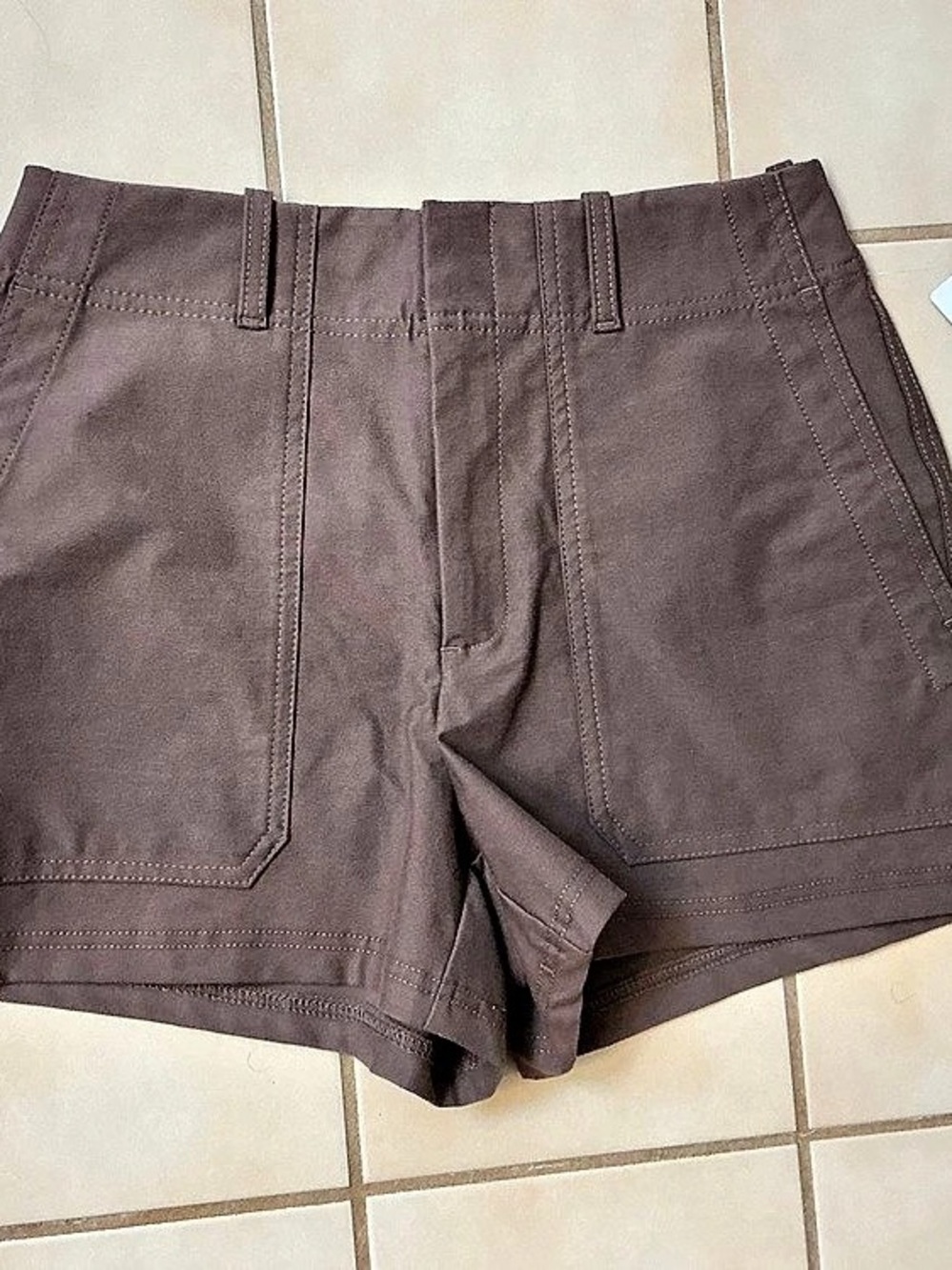 Athleta Skyline High Rise Tailored 4” Shorts Sz 6 Driftwood NWT!